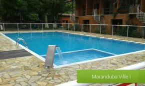 Lindo Apto em condomínio fechado com piscina.